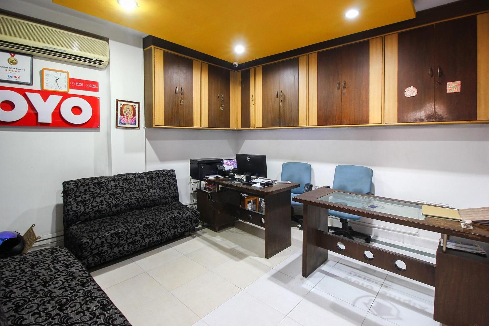 Super Collection O Begumpet Formerly Alpine Glow Sunrise Haiderabad Buitenkant foto